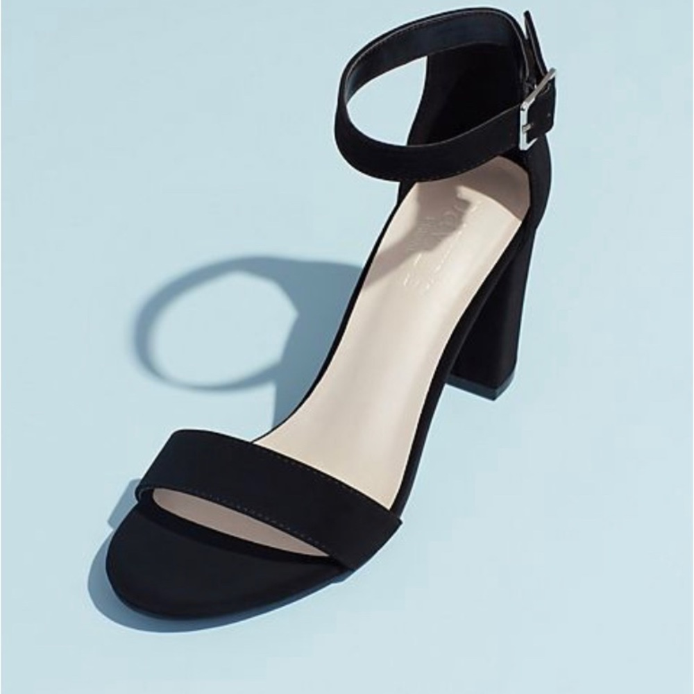 NWT David’s Bridal Wide Width Heels